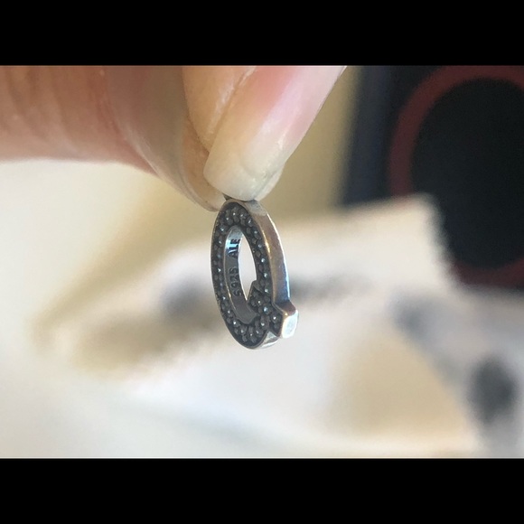 Pandora authentic 100%, letter Q dangle - Picture 2 of 2